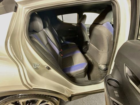 Certified 2022 Toyota C-HR XLE FWD image 23