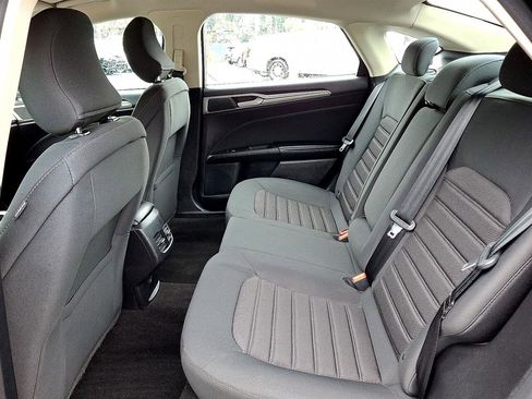 Used 2019 Ford Fusion SE image 13