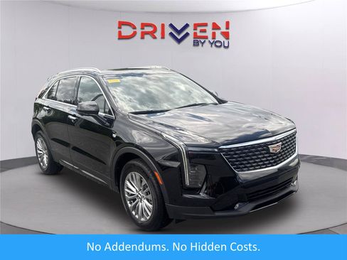 Used 2025 Cadillac XT4 Premium Luxury w/ Technology Package FWD image 1