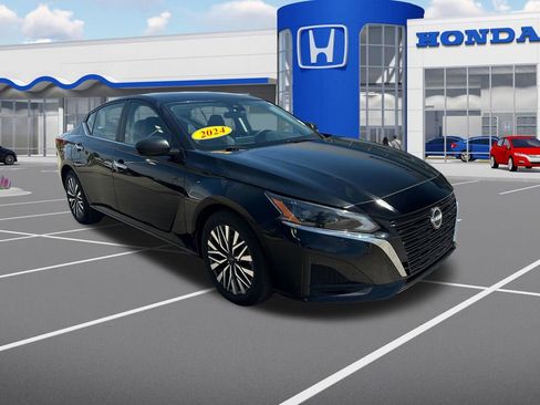 Used 2024 Nissan Altima 2.5 SV image 1