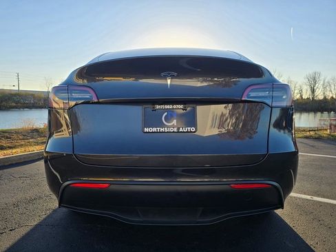 Used 2024 Tesla Model Y 2WD image 11
