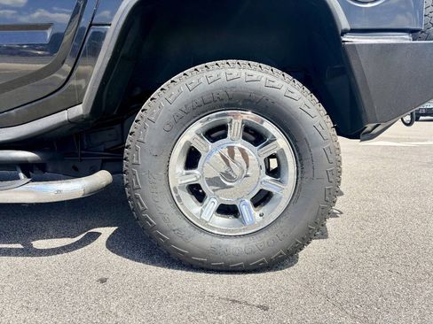 Used 2005 HUMMER H2 w/ Preferred Equipment Group AWD/4WD image 39