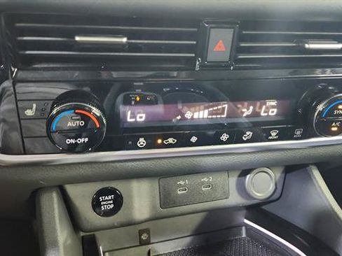 Certified 2026 Nissan Rogue SL FWD image 17