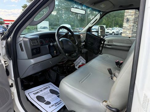 Used 2004 Ford F450 4x4 Regular Cab Super Duty image 8