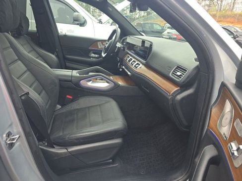 Used 2025 Mercedes-Benz GLS 580 GLS 580 4MATIC Captain Chairs image 6