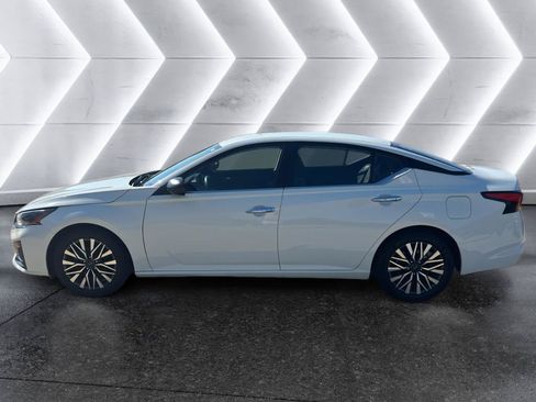 Used 2025 Nissan Altima 2.5 SV FWD image 1