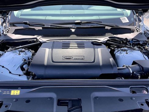 New 2026 Land Rover Discovery S AWD/4WD image 18