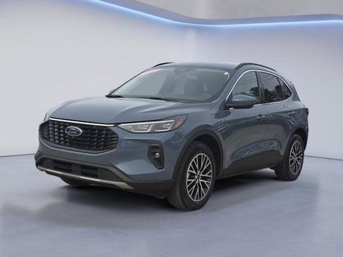 Certified 2025 Ford Escape SE w/ PHEV Premium Package FWD image 6