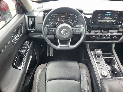 Used 2022 Nissan Pathfinder SL image 11