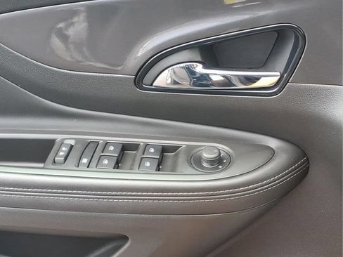 Used 2021 Buick Encore Preferred FWD image 16