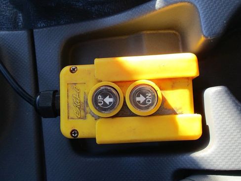 Used 2019 Isuzu NPR image 19