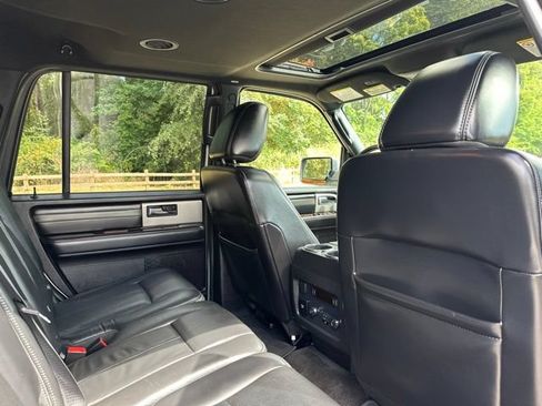 Used 2017 Ford Expedition Platinum AWD/4WD image 27