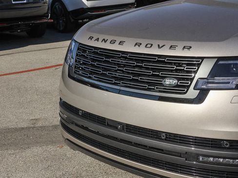 New 2025 Land Rover Range Rover SE image 5
