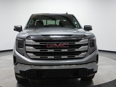 Used 2023 GMC Sierra 1500 SLE w/ Preferred Package image 2