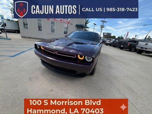 Used 2020 Dodge Challenger SXT RWD image 3