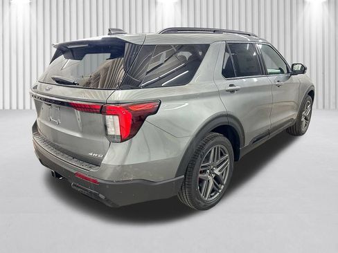New 2026 Ford Explorer ST-Line w/ ST-Line Street Pack AWD/4WD image 5