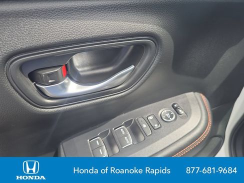 Used 2025 Honda HR-V Sport image 11