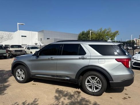 Used 2020 Ford Explorer XLT RWD image 8