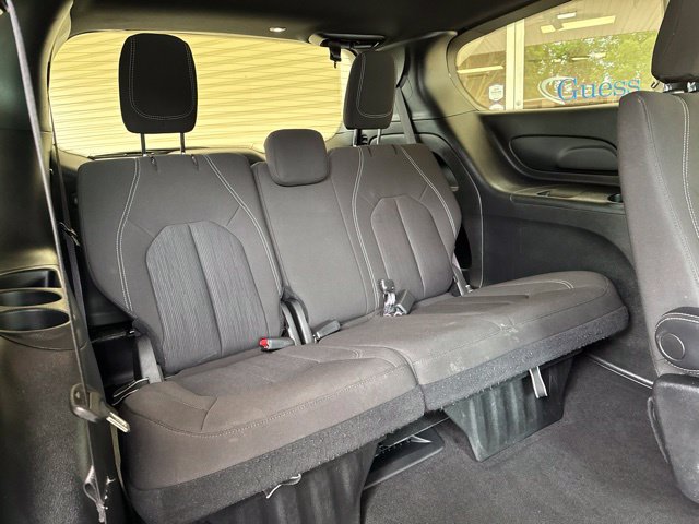 Used 2023 Chrysler Pacifica Touring FWD image 34