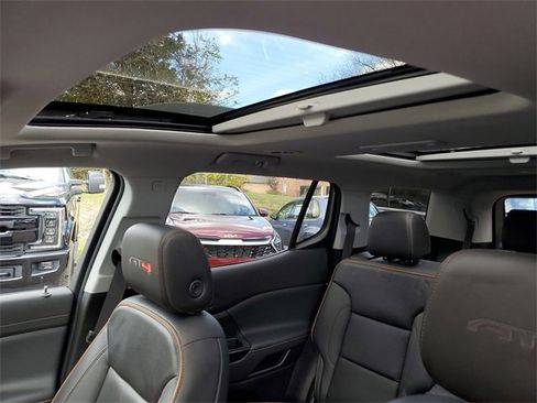 Used 2022 GMC Acadia AT4 w/ Technology Package image 10