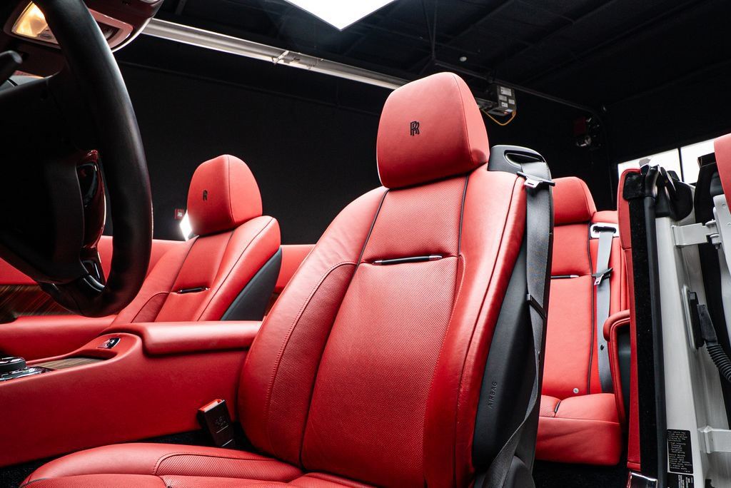 Used 2016 Rolls-Royce Dawn RWD image 30
