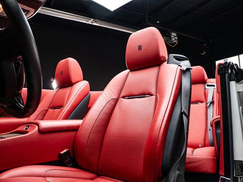 Used 2016 Rolls-Royce Dawn RWD image 30