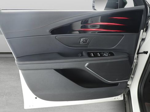 Used 2025 Lincoln Nautilus Premier w/ Jet Appearance Package AWD/4WD image 8