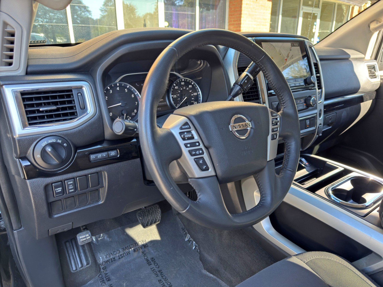 Used 2021 Nissan Titan SV w/ SV Convenience Package RWD image 11