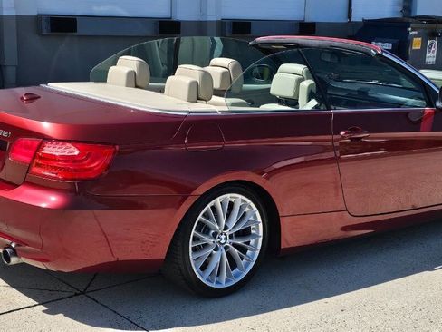 Used 2011 BMW 335i Convertible image 4