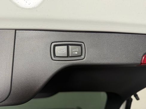 New 2025 Porsche Macan 4 Electric image 17