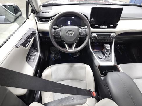 Used 2023 Toyota RAV4 Limited image 29