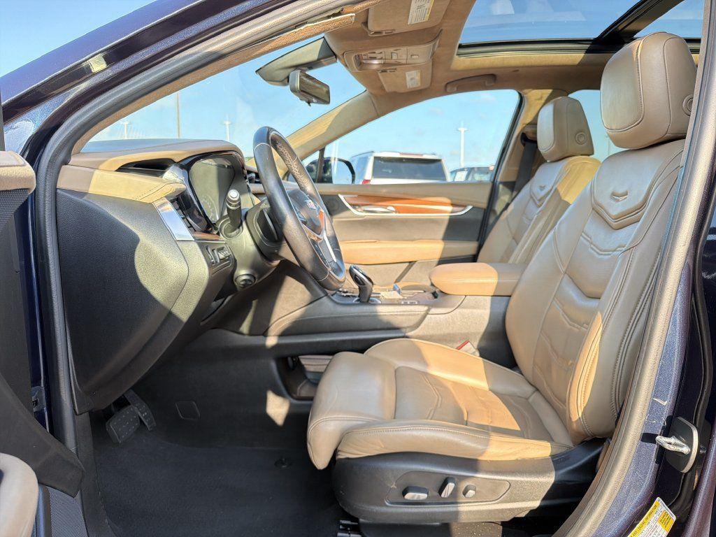 Used 2017 Cadillac XT5 Platinum AWD/4WD image 11