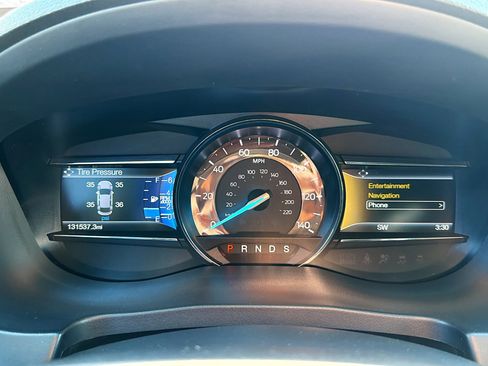 Used 2017 Ford Explorer XLT w/ Equipment Group 202A AWD/4WD image 18