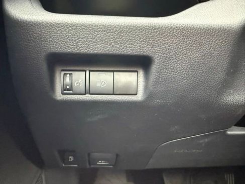 Used 2025 Toyota RAV4 XLE AWD/4WD image 16