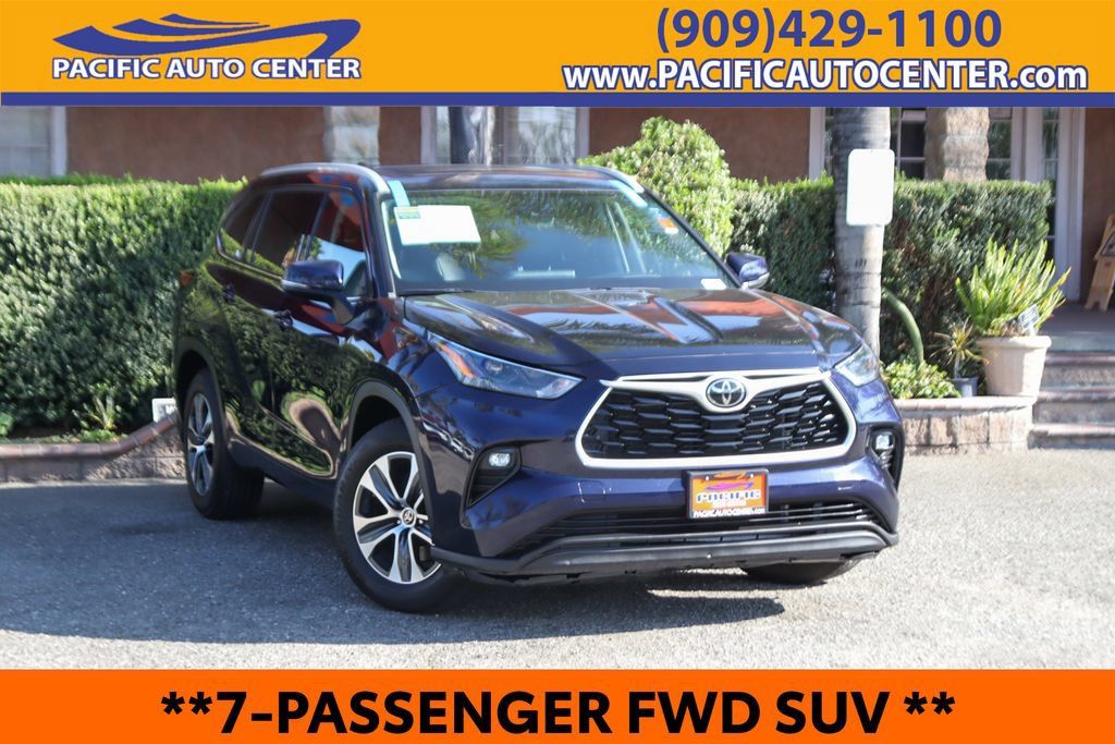 Used 2022 Toyota Highlander XLE FWD image 1