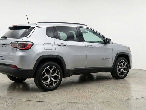 Used 2025 Jeep Compass Limited AWD/4WD image 9