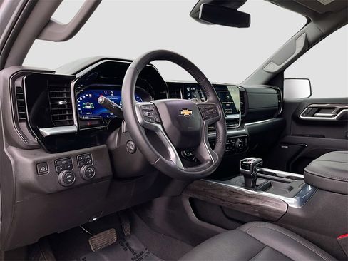 Used 2024 Chevrolet Silverado 1500 LTZ w/ LTZ Convenience Package II image 9