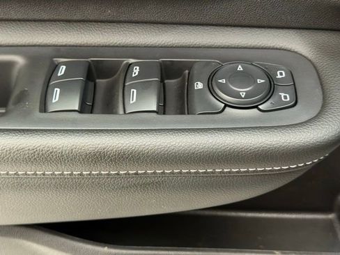 Used 2024 GMC Terrain SLE image 27