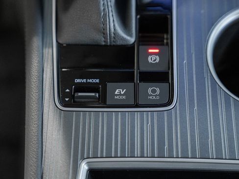 Used 2025 Toyota Sienna XLE FWD image 27