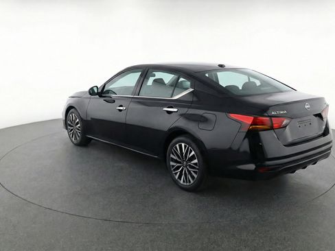 Used 2025 Nissan Altima 2.5 SV image 6