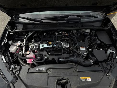 Used 2023 Toyota Prius LE AWD/4WD image 40