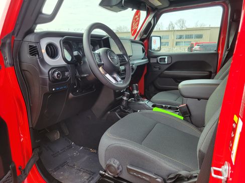 Used 2025 Jeep Wrangler Unlimited Sahara w/ Safety Group AWD/4WD image 7