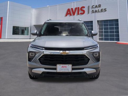 Used 2025 Chevrolet TrailBlazer LT AWD/4WD image 2
