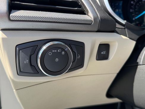 Used 2019 Ford Fusion SE FWD image 34