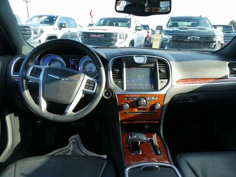 Used 2014 Chrysler 300 image 16