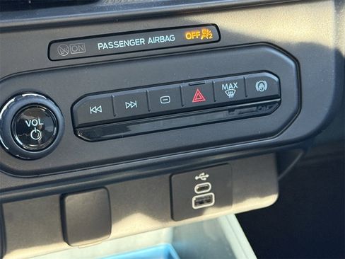 Certified 2025 Ford Maverick XLT image 19