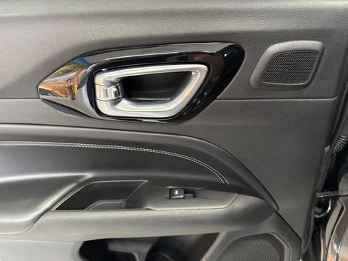 Used 2022 Jeep Compass Altitude w/ Sun and Sound Group image 38