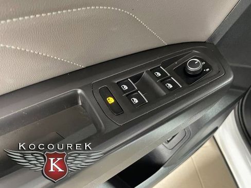 Used 2023 Volkswagen Atlas Cross Sport SEL R-Line AWD/4WD image 18