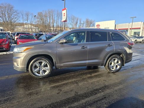 Certified 2016 Toyota Highlander Limited Platinum image 3