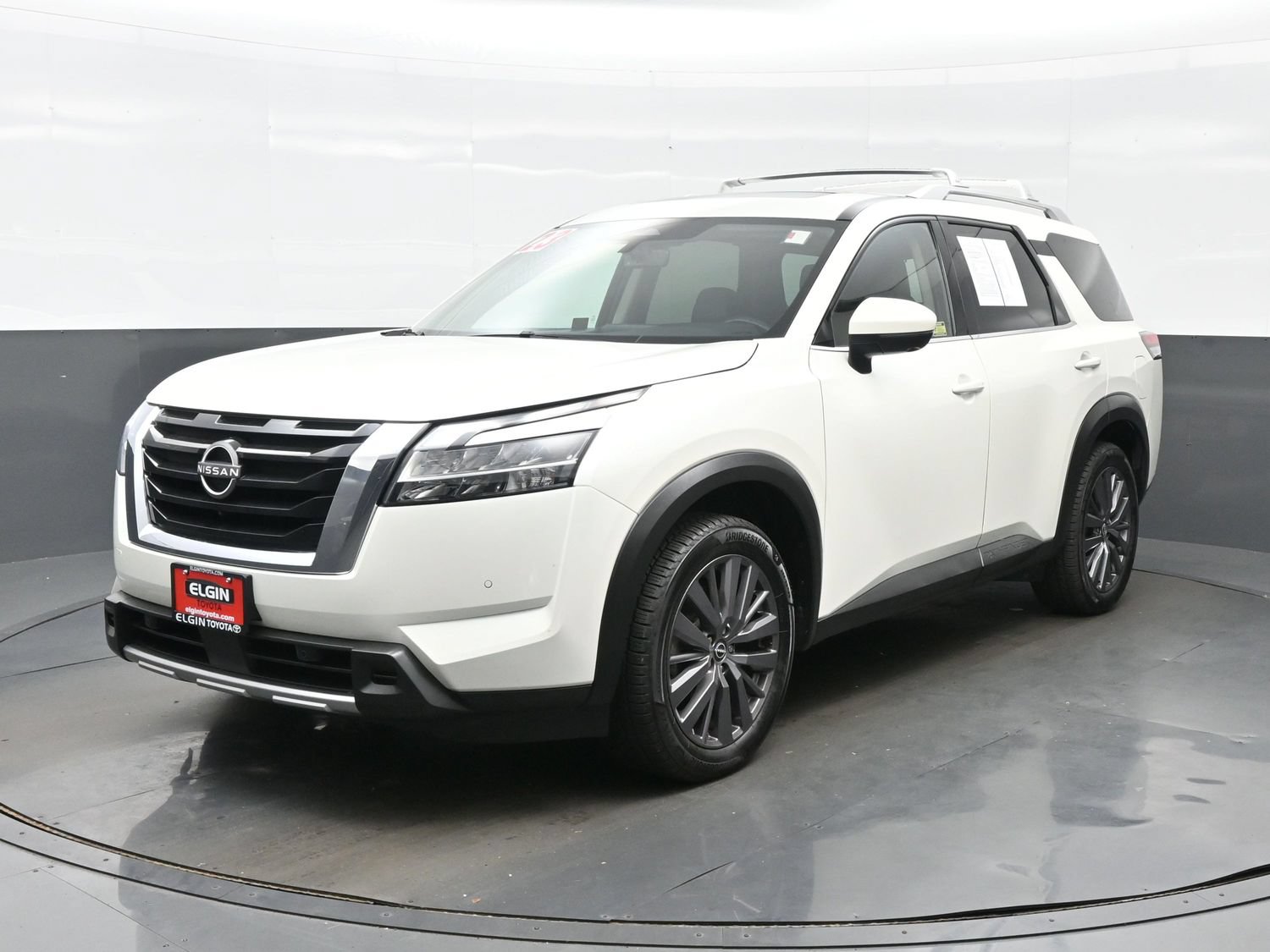 Used 2023 Nissan Pathfinder SL w/ SL Premium Package AWD/4WD image 2